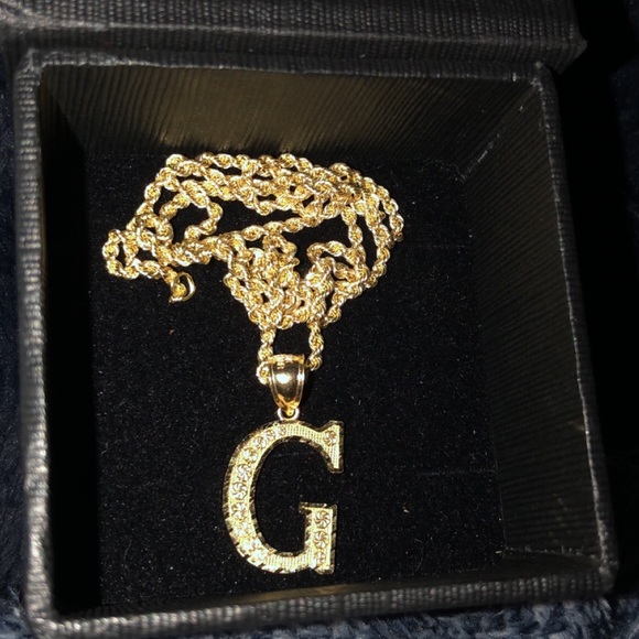 GrandeurCoJewerly Other - 18”inch gold rope chain with a gold pendant with the letter G